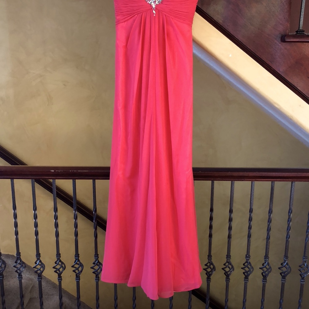This coral dress has only been worn once and is in perfect condition - Picture 4 of 5